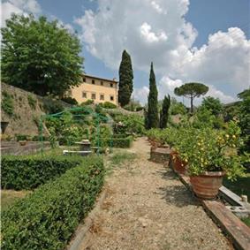 A selection of 2-3 bedroom apartments with shared pool near Florence, Sleeps 4-6